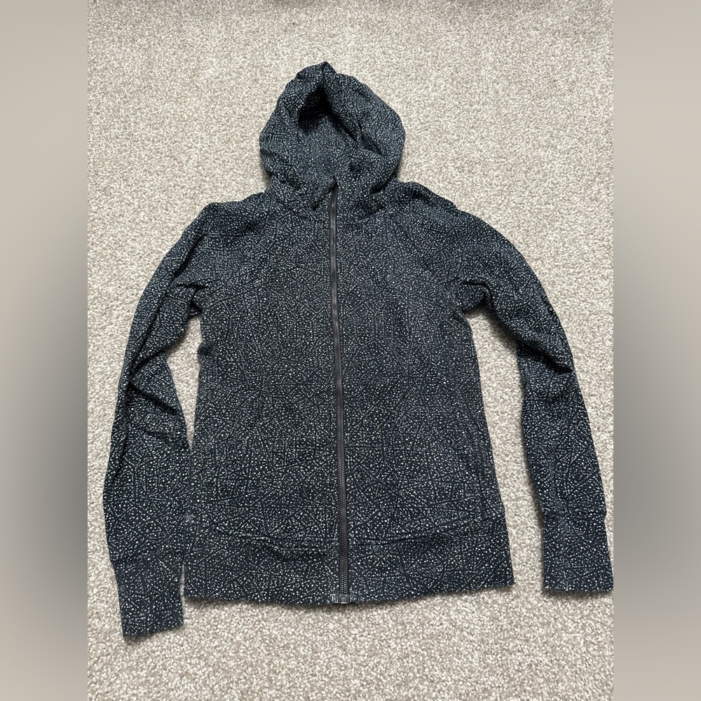 Lululemon Scuba Hoodie Light Cotton Fleece
Night View White Black